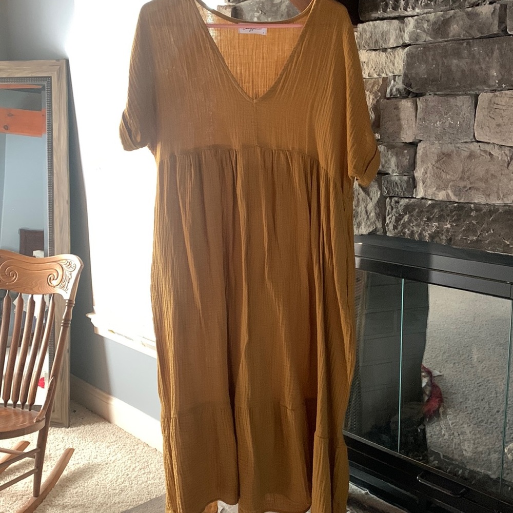 NWOT Carly Jean Los Angeles dress in size small.